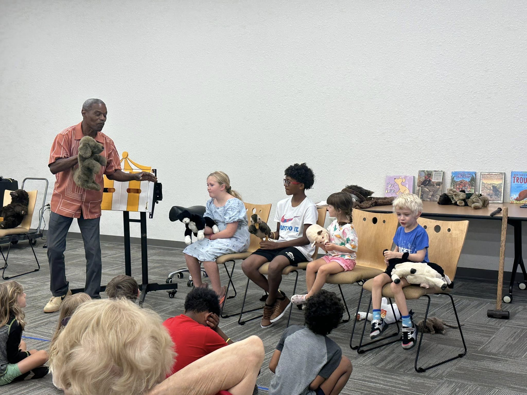 Puppeteer performs for kids